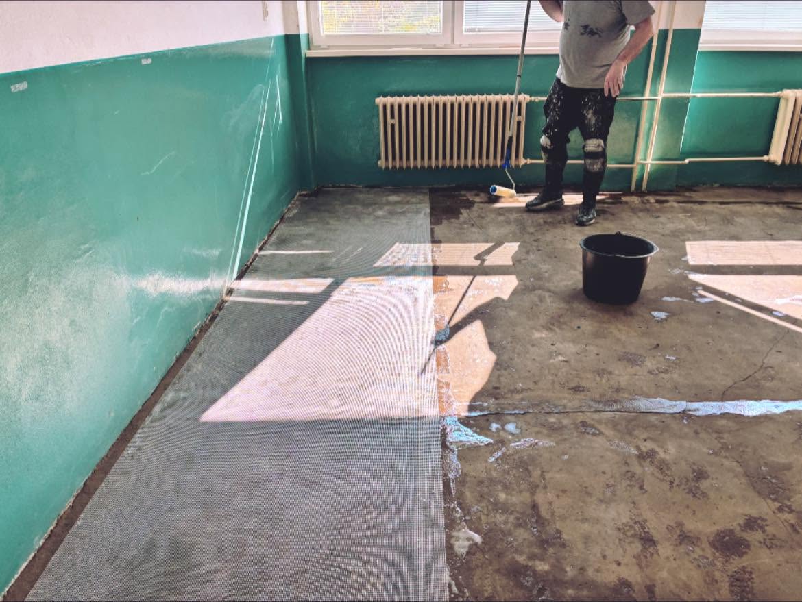 Aplikácia epoxidovej živice na podlahu